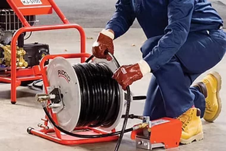 Equipamento de desentupimento de tubulações